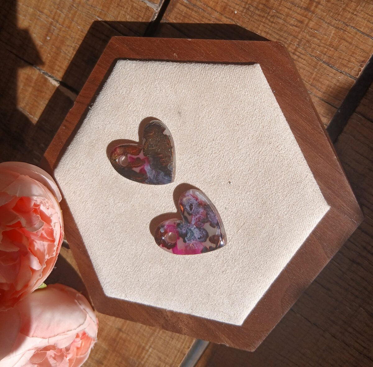 20260325_104903 Les Clarisses — Boucles d’oreilles cœur vibrant