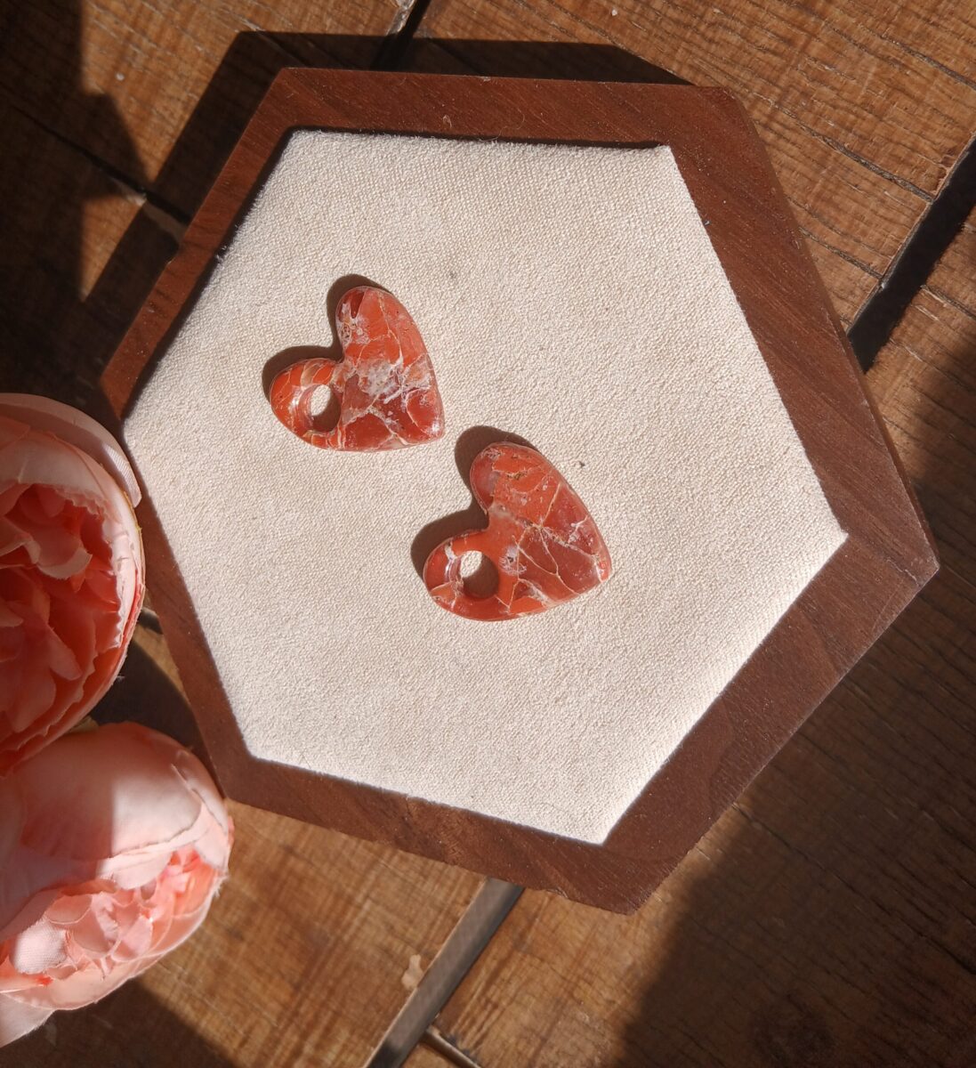 20260325_104916 Les Clarisses — Boucles d’oreilles cœur vibrant