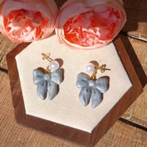 Les Claudines — Boucles d’oreilles nœud délicat