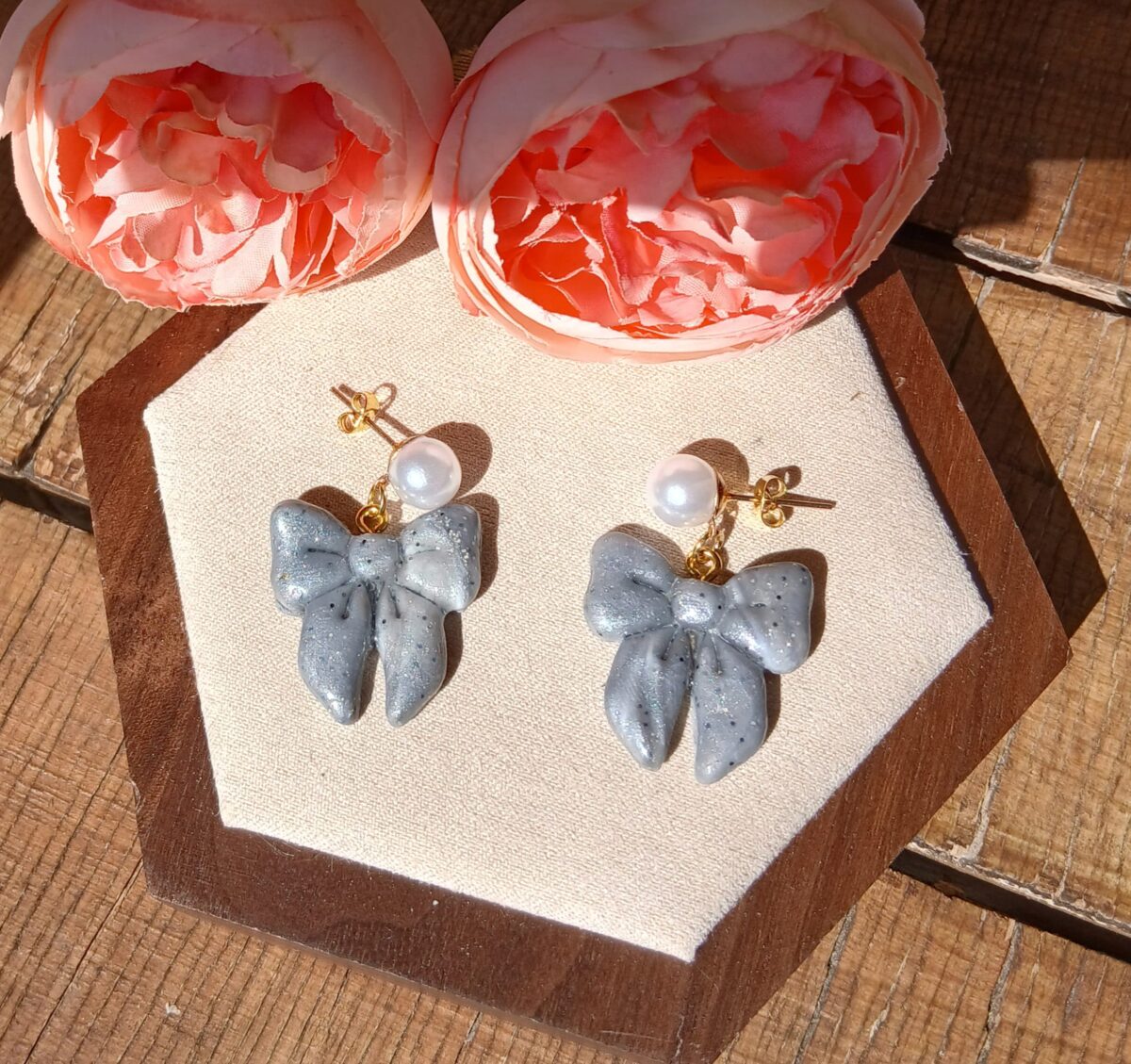 Les Claudines — Boucles d’oreilles nœud délicat