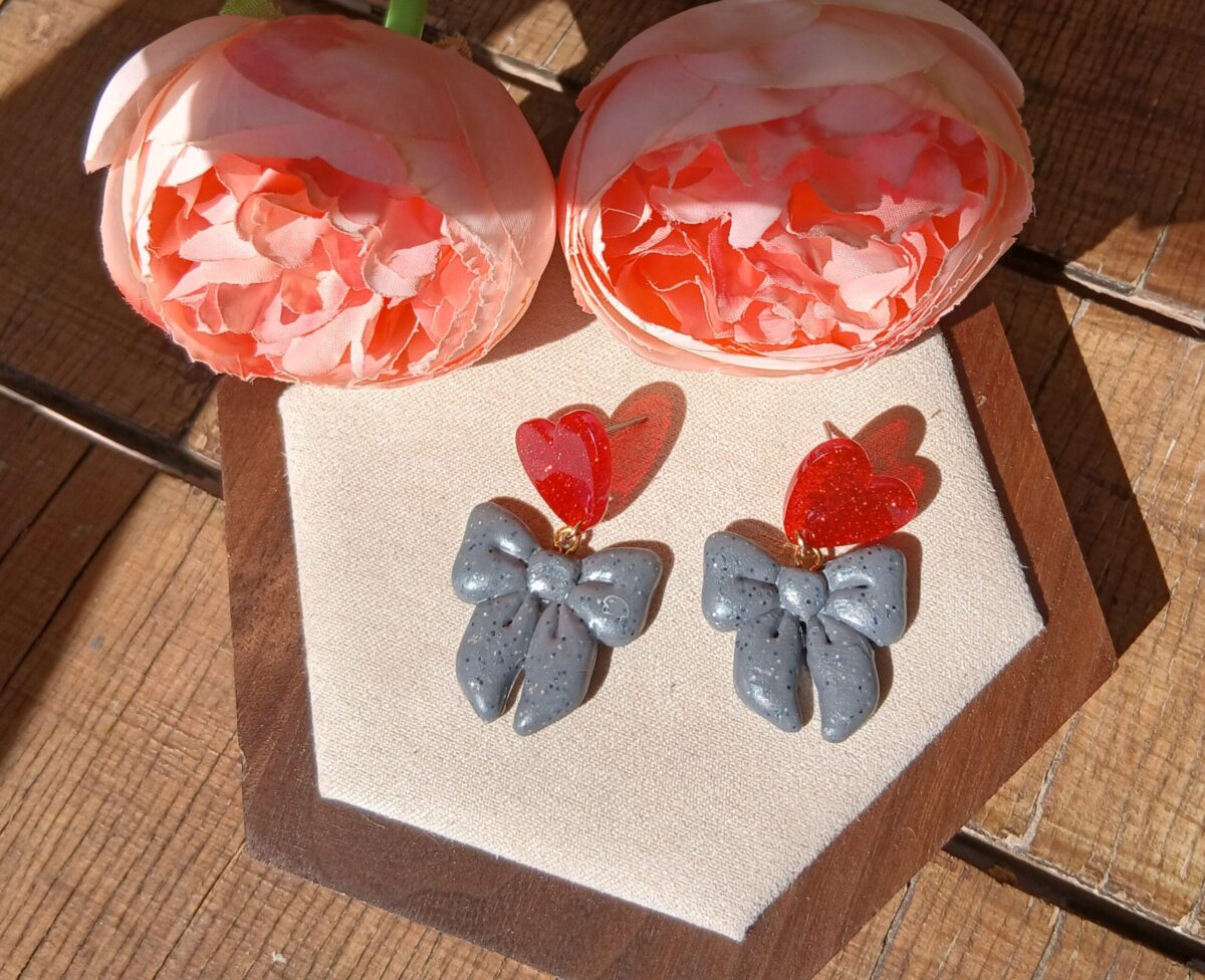 Les Claudines — Boucles d’oreilles nœud délicat