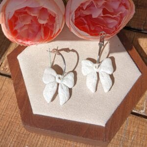 Les Claudines — Boucles d’oreilles nœud délicat