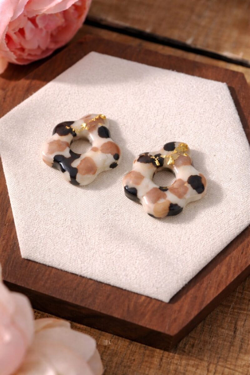 ChatGPT Image 25 mars 2026, 22_35_15 Les Inès — Boucles d’oreilles audacieuses & solaires