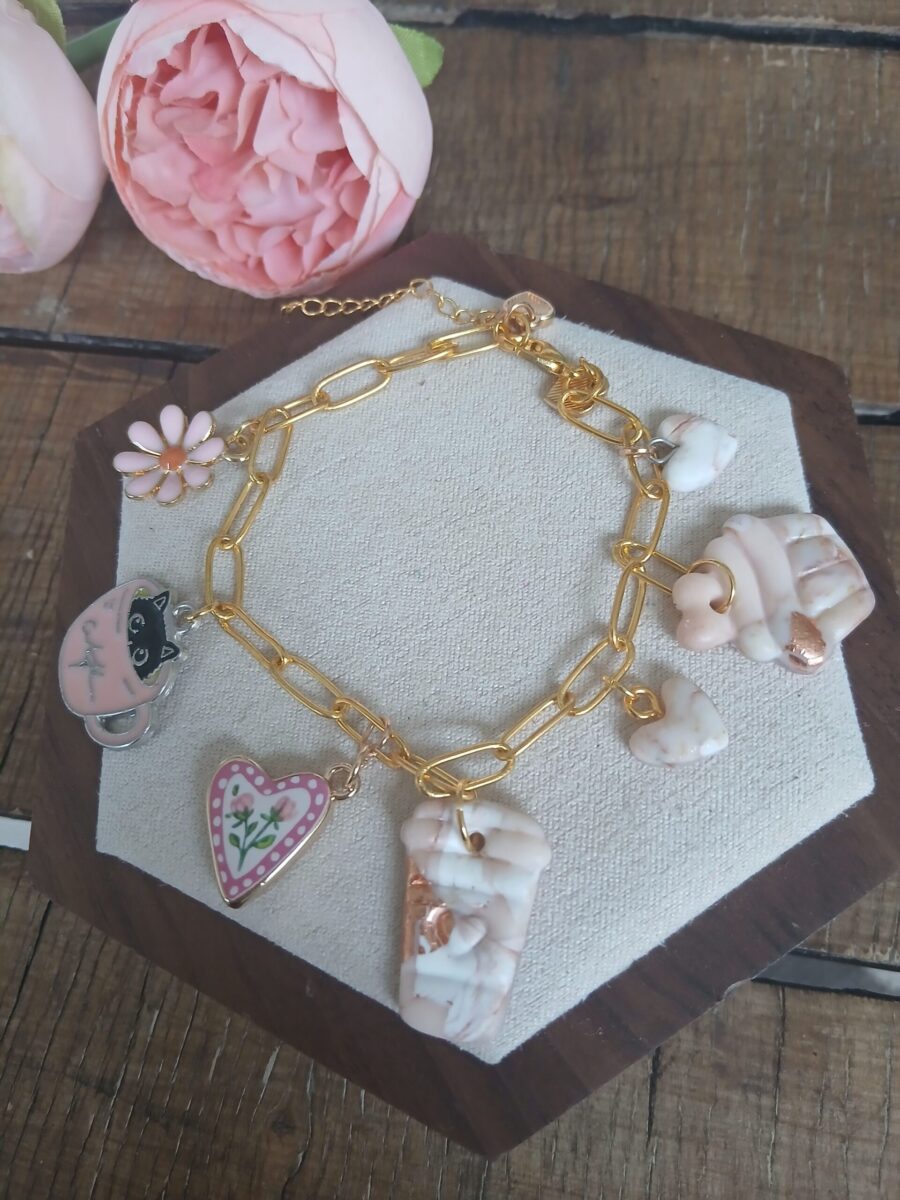 Bracelet — à charm's déjà confectionné