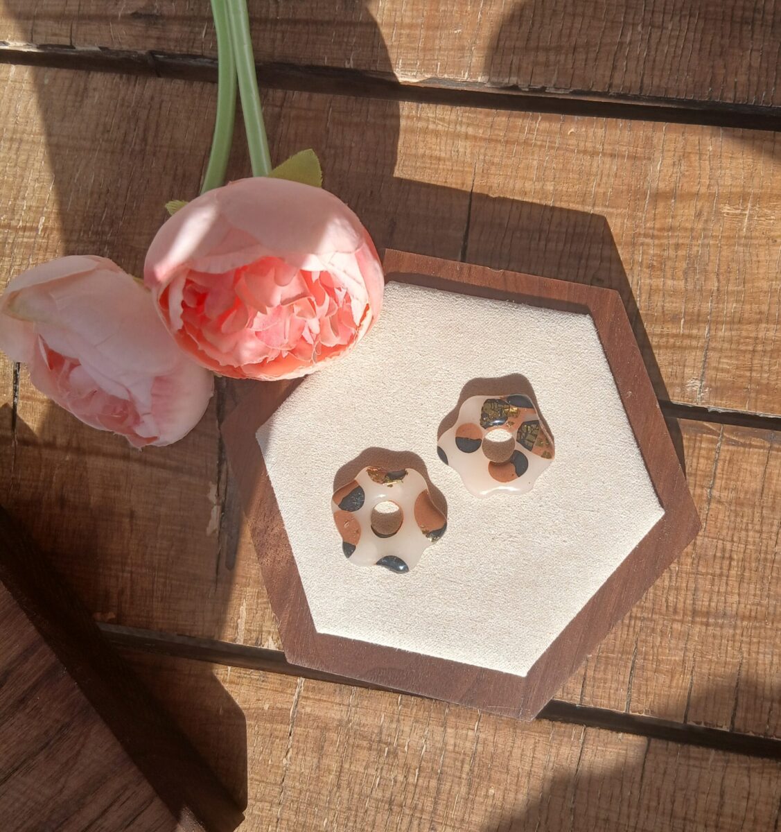 20260325_101432 Les Inès — Boucles d’oreilles audacieuses & solaires