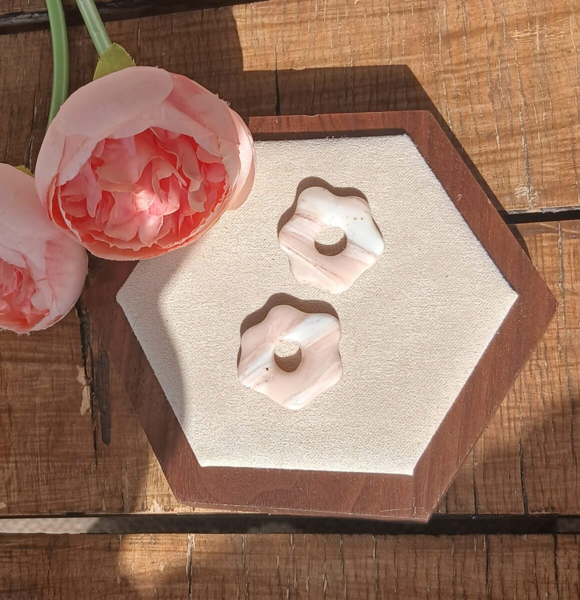 20260325_101821 Les Inès — Boucles d’oreilles audacieuses & solaires