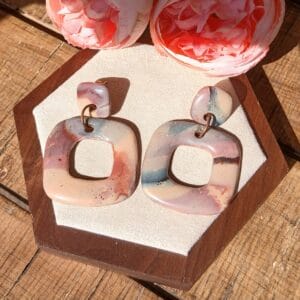 20260325_113101 Les Camélias— Une audace géométrique