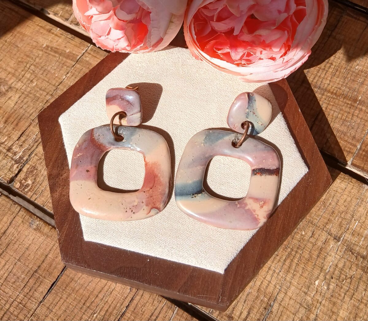 20260325_113101 Les Camélias— Une audace géométrique