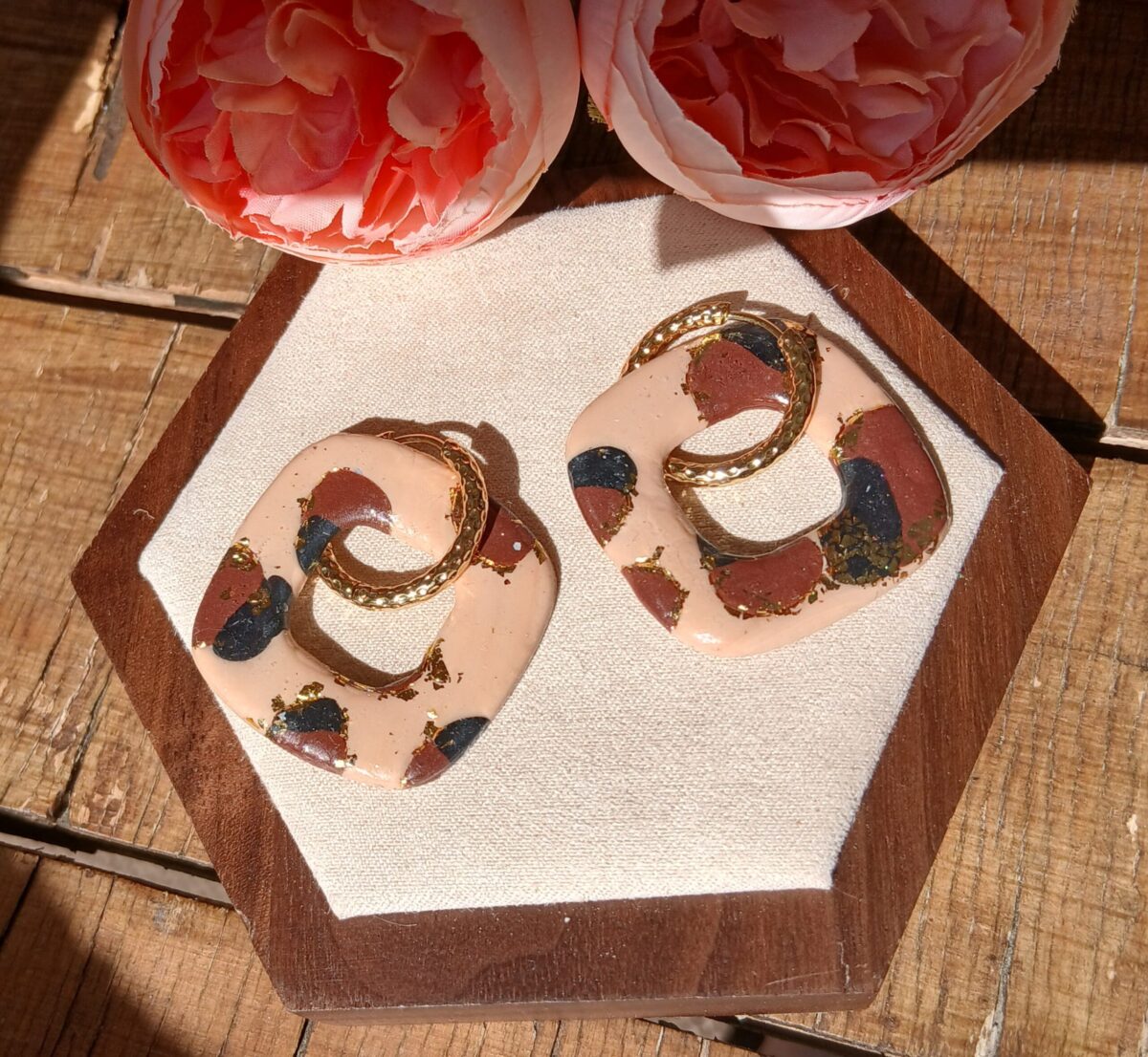 20260325_113209 Les Camélias— Une audace géométrique