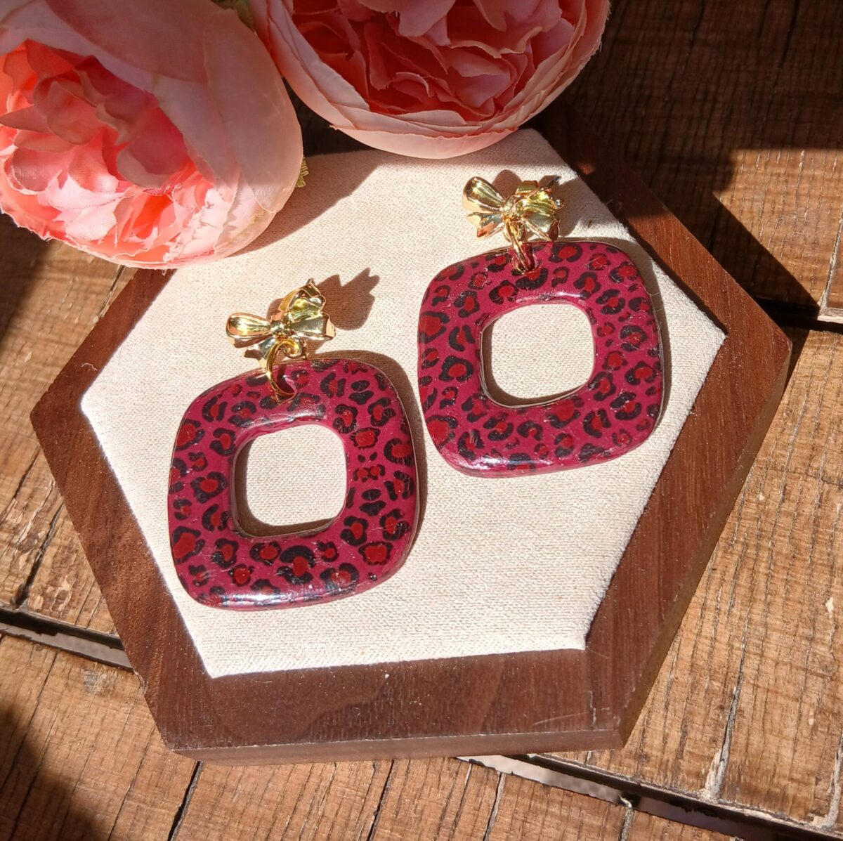 20260325_113226 Les Camélias— Une audace géométrique