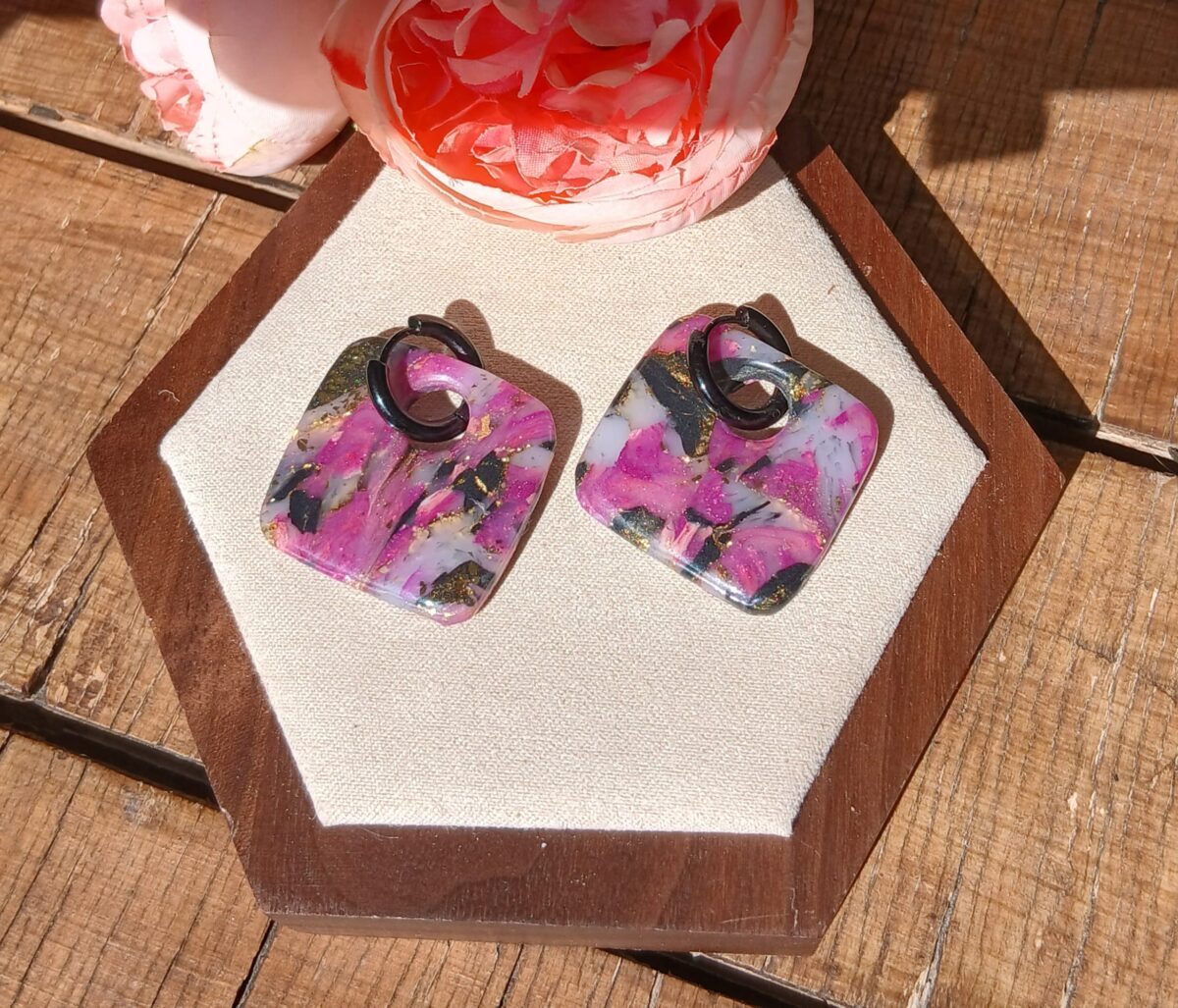 20260325_113901 Les Paulines — Boucles d’oreilles carrée