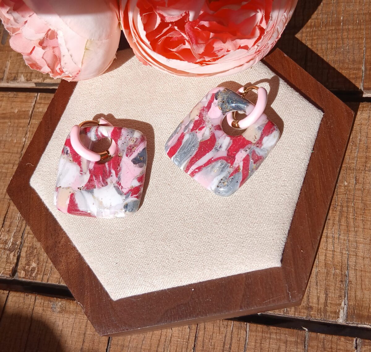 20260325_113923 Les Paulines — Boucles d’oreilles carrée