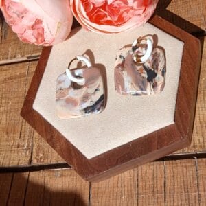 20260325_114015 Les Paulines — Boucles d’oreilles carrée