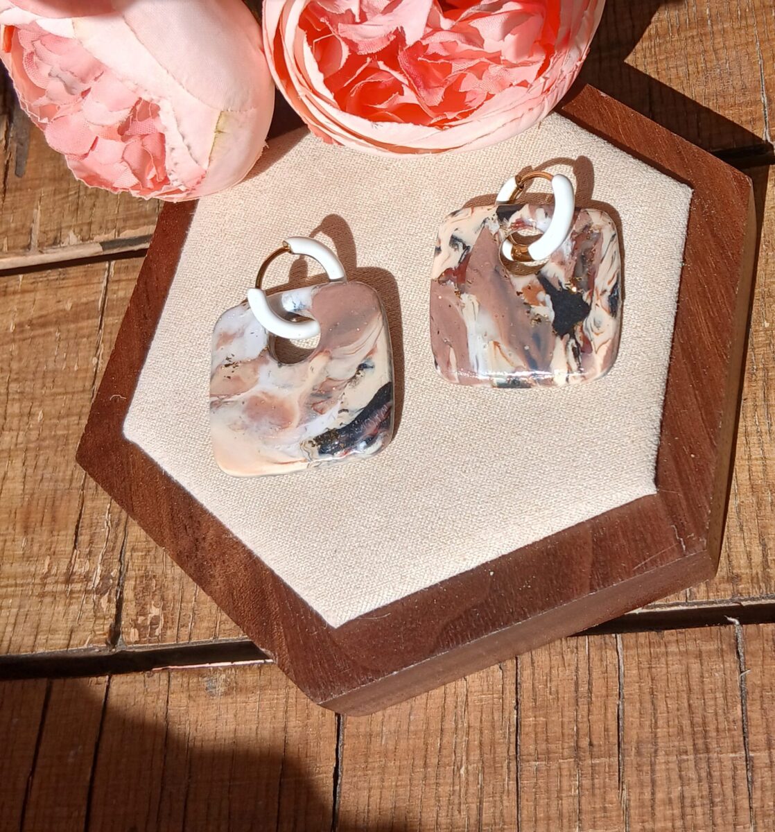 20260325_114015 Les Paulines — Boucles d’oreilles carrée