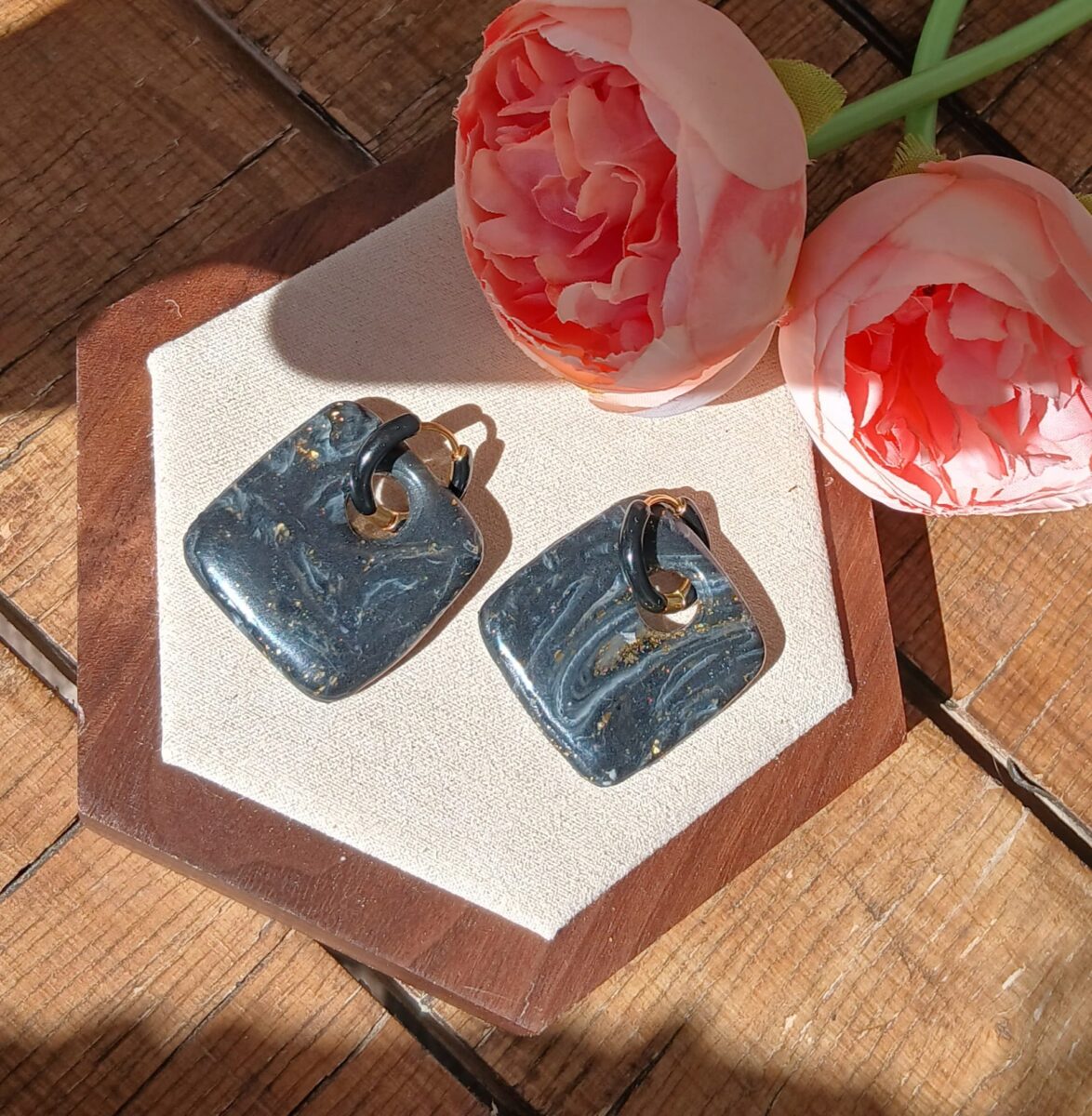 20260325_114317 Les Paulines — Boucles d’oreilles carrée