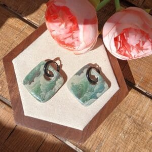 20260325_114408 Les Paulines — Boucles d’oreilles carrée