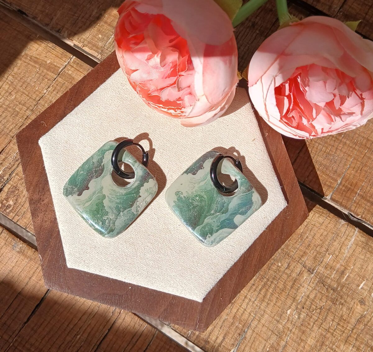 20260325_114408 Les Paulines — Boucles d’oreilles carrée