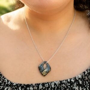 Les Laures - Collier losange qui à du caractère