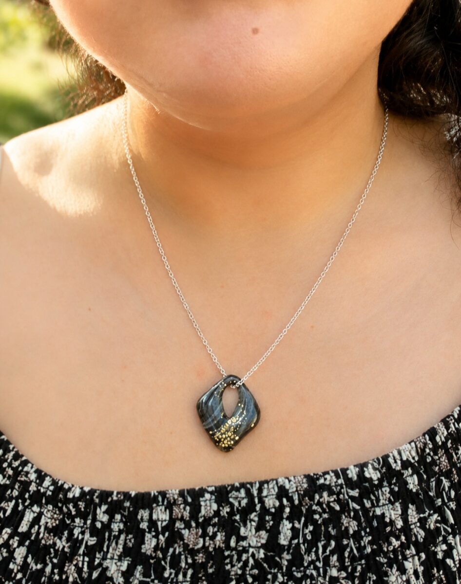 Les Laures - Collier losange qui à du caractère